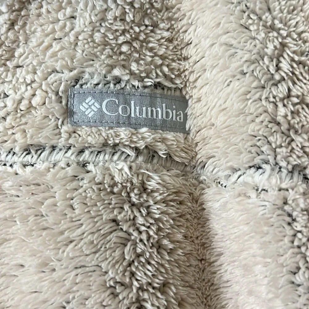 Ladies Columbia Fuzzy Pullover - Picture 2 of 12